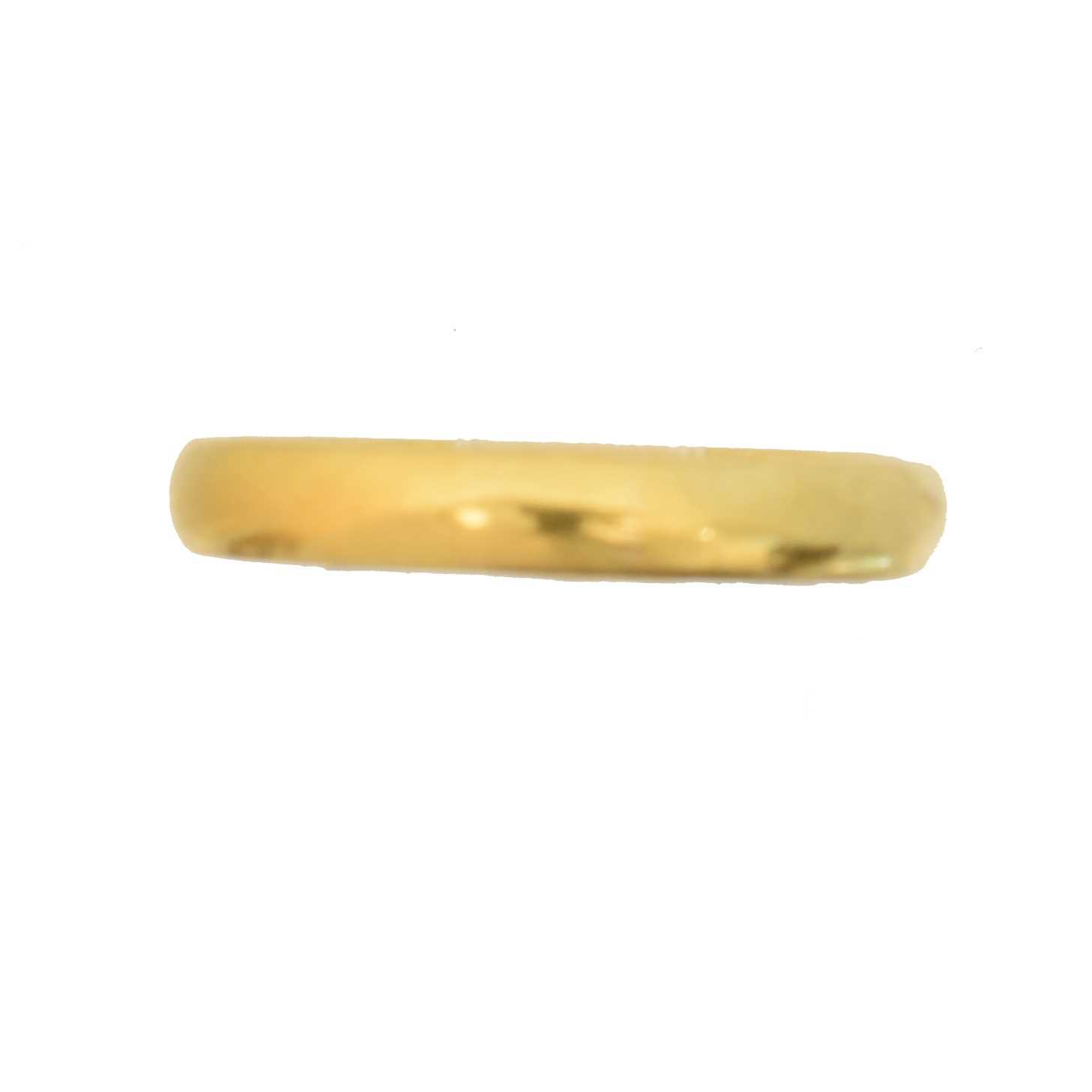 Lot 65 - A 22ct gold band ring