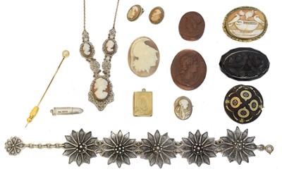 Lot 115 - A selection of jewellery