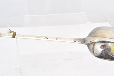 Lot 99 - An early 18th century Britannia standard basting spoon