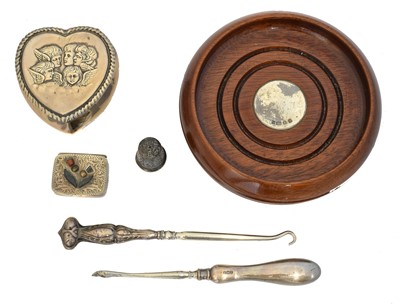 Lot 154 - A selection of silver
