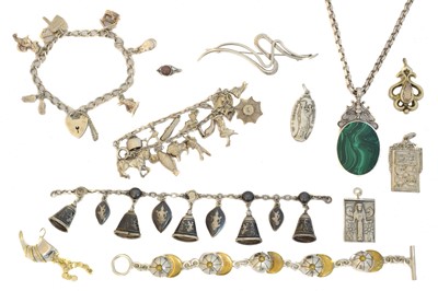 Lot 126 - A selection of silver and white metal jewellery