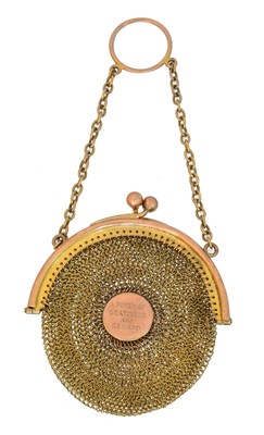 Lot 172 - A 9ct gold coin purse