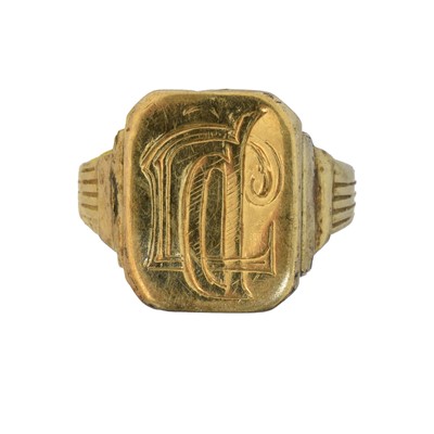 Lot 54 - A signet ring