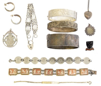 Lot 127 - A selection of silver and white metal jewellery