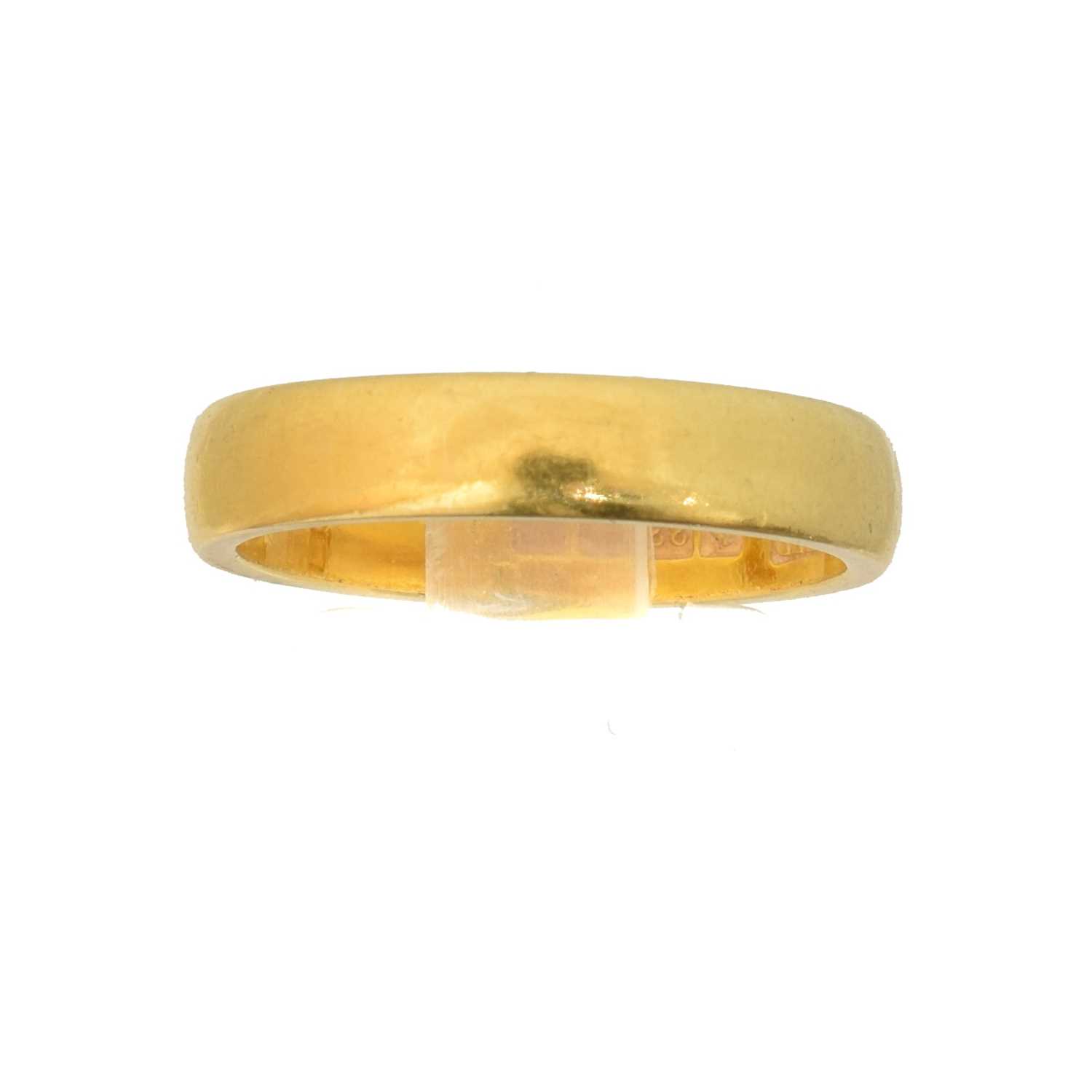 Lot 67 - A 22ct gold band ring