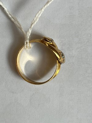 Lot 135 - A Victorian diamond snake ring