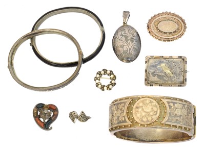 Lot 119 - A selection of silver and white metal jewellery