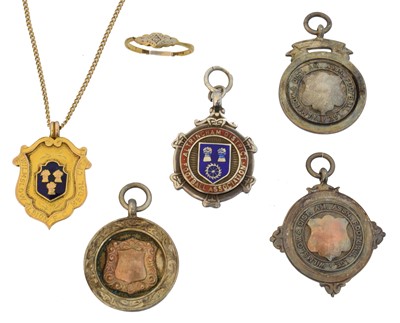 Lot 132 - A selection of jewellery