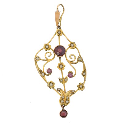 Lot 32 - An early 20th century gem-set pendant