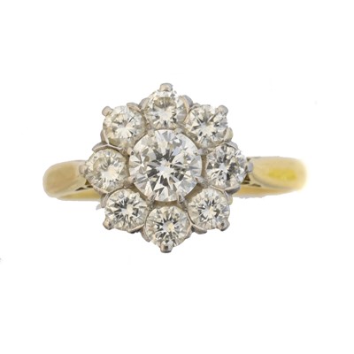 Lot 147 - A diamond cluster ring