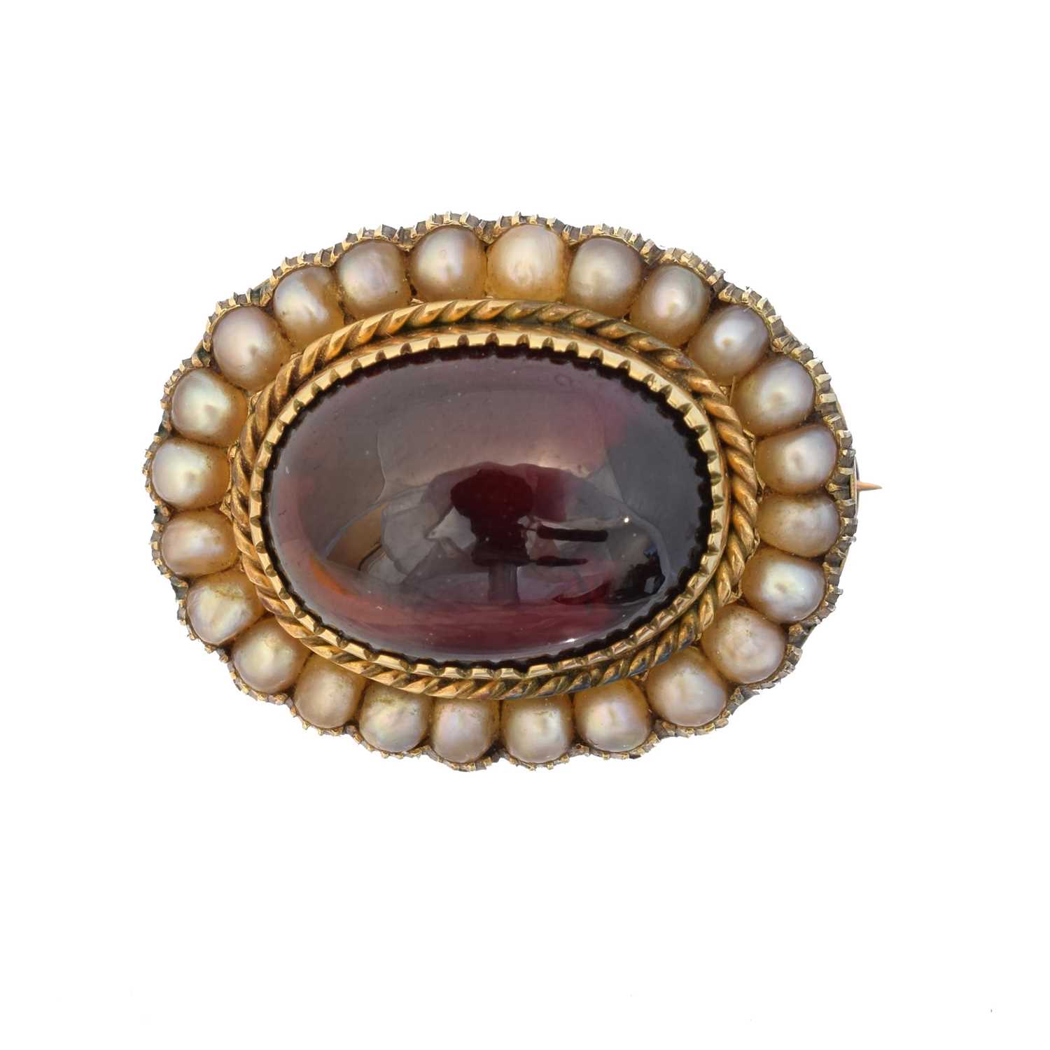 Lot 3 - A garnet and split pearl brooch