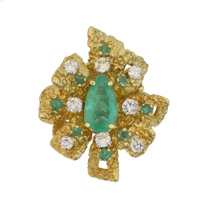 Lot 151 - A 1970s French emerald and diamond cluster ring