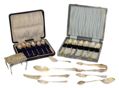 Lot 141 - A selection of silver