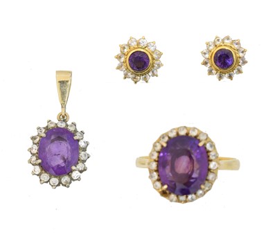 Lot 53 - A selection of amethyst and paste cluster jewellery
