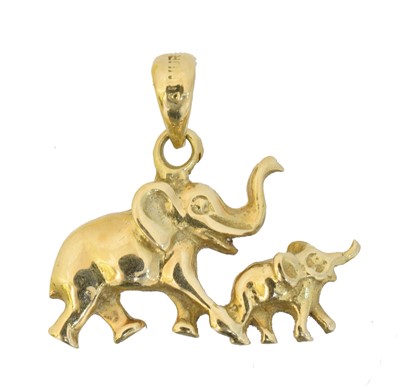 Lot 28 - An elephant pendant