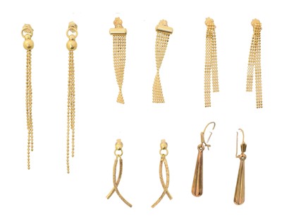Lot 24 - A selection of earrings
