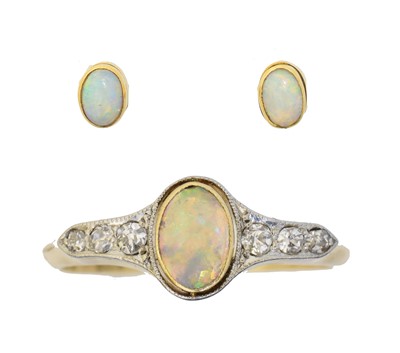 Lot 117 - A selection of opal jewellery