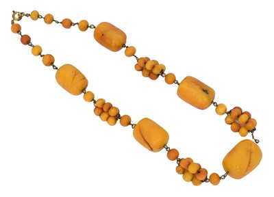 Lot 95 - A butterscotch amber necklace