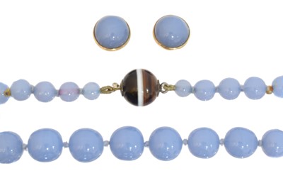 Lot 68 - A selection of chalcedony jewellery