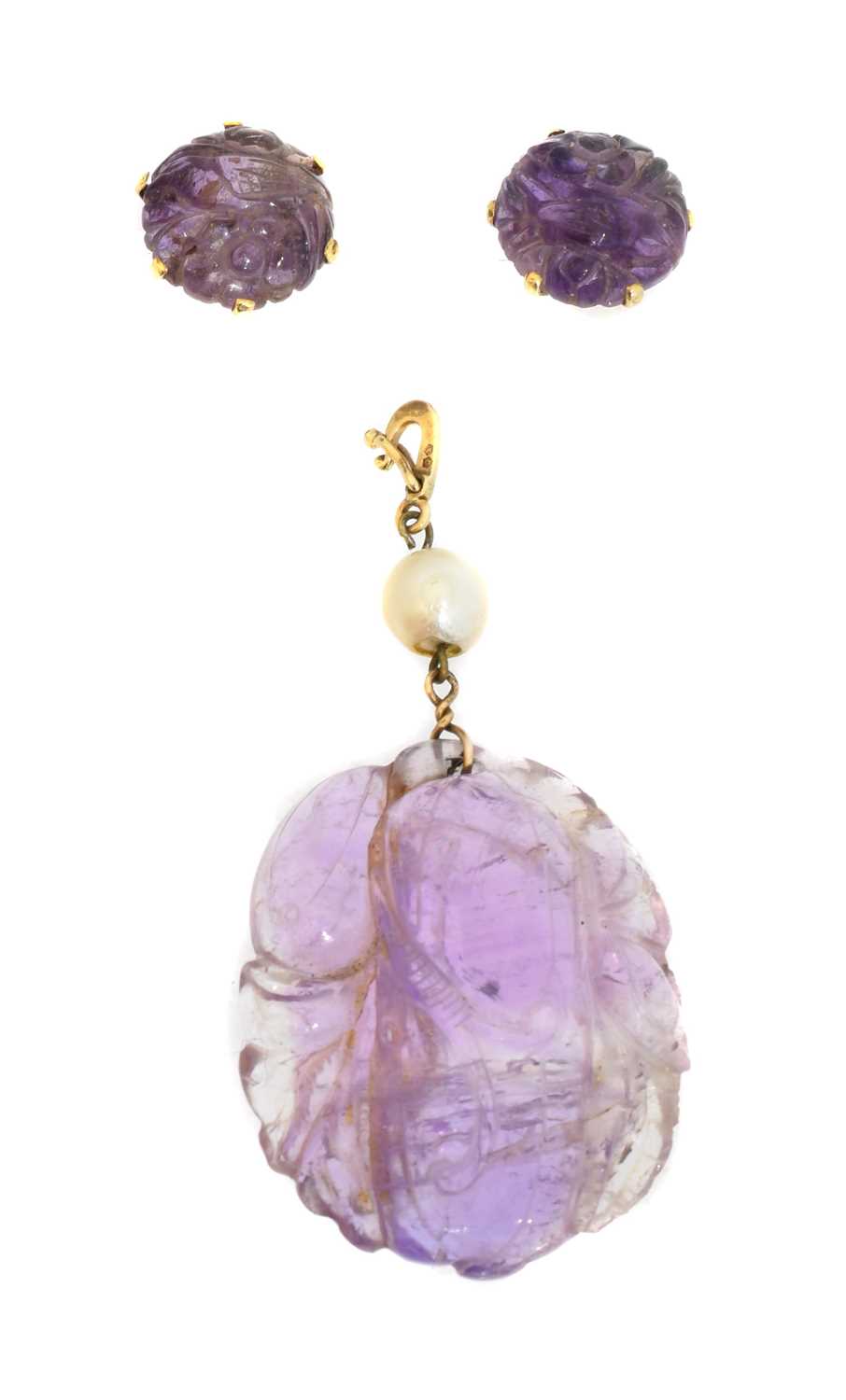 Lot 28 - A selection of carved amethyst jewellery