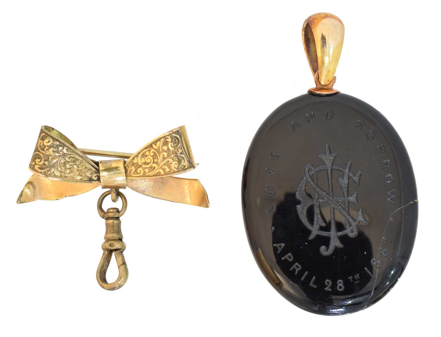 Lot 32 - A late Victorian onyx locket