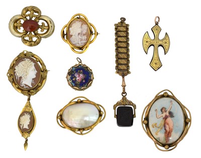 Lot 99 - A selection of pinchbeck and gilt jewellery