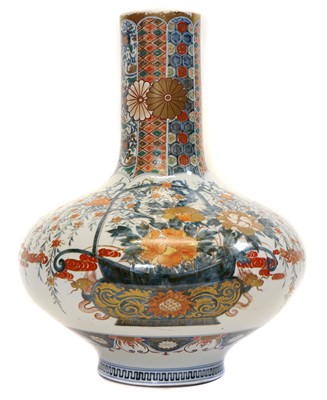 Lot 193 - Large Japanese Imari bottle vase