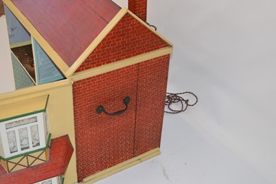 Lot 93 - Mid 20th century dolls house and furniture