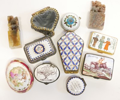 Lot 200 - Collection of enamel snuff boxes and carved hardstone