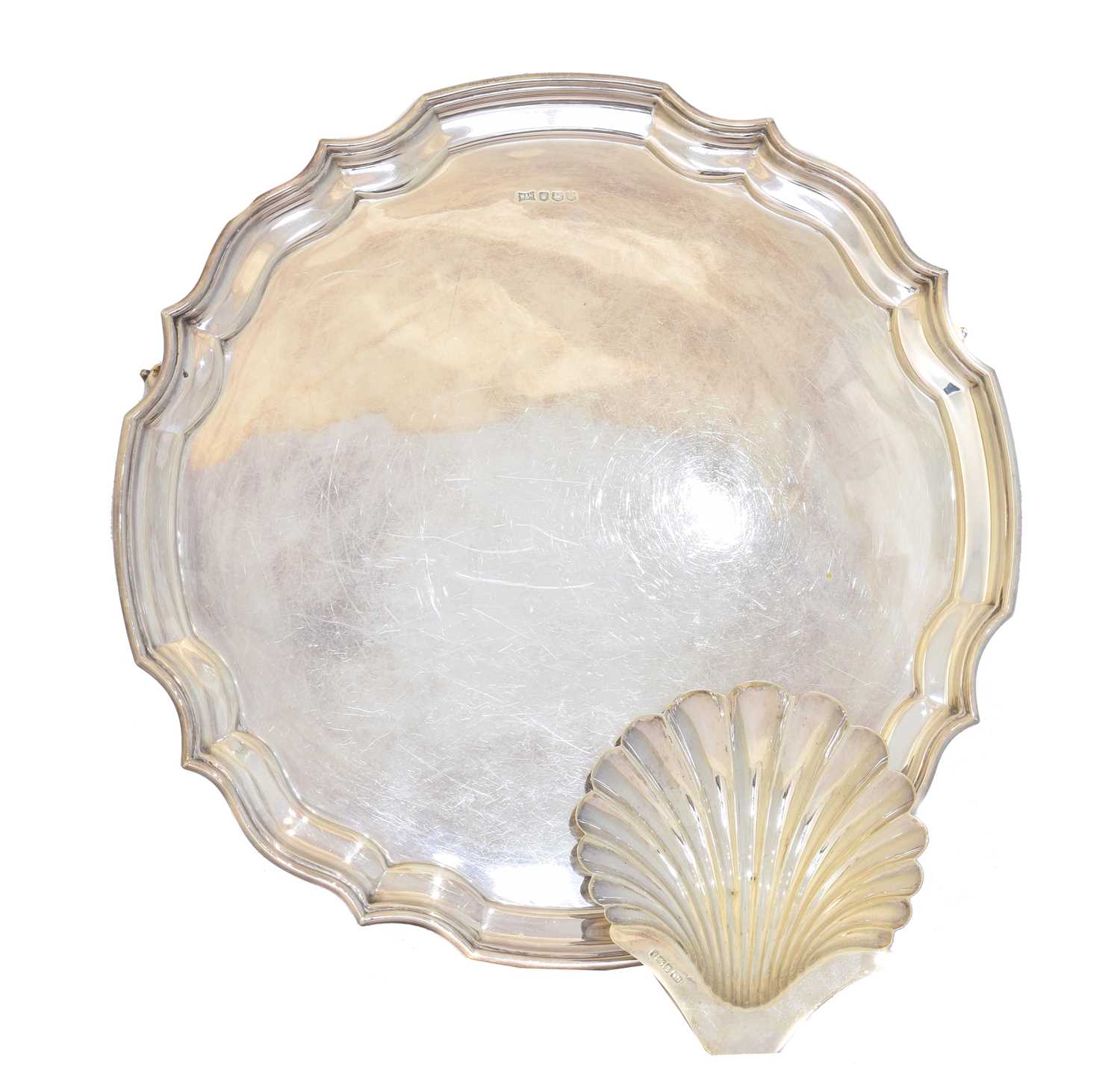 Lot 117 - A silver salver and shell dish