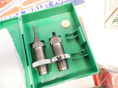 Lot 375 - Reloading equipment