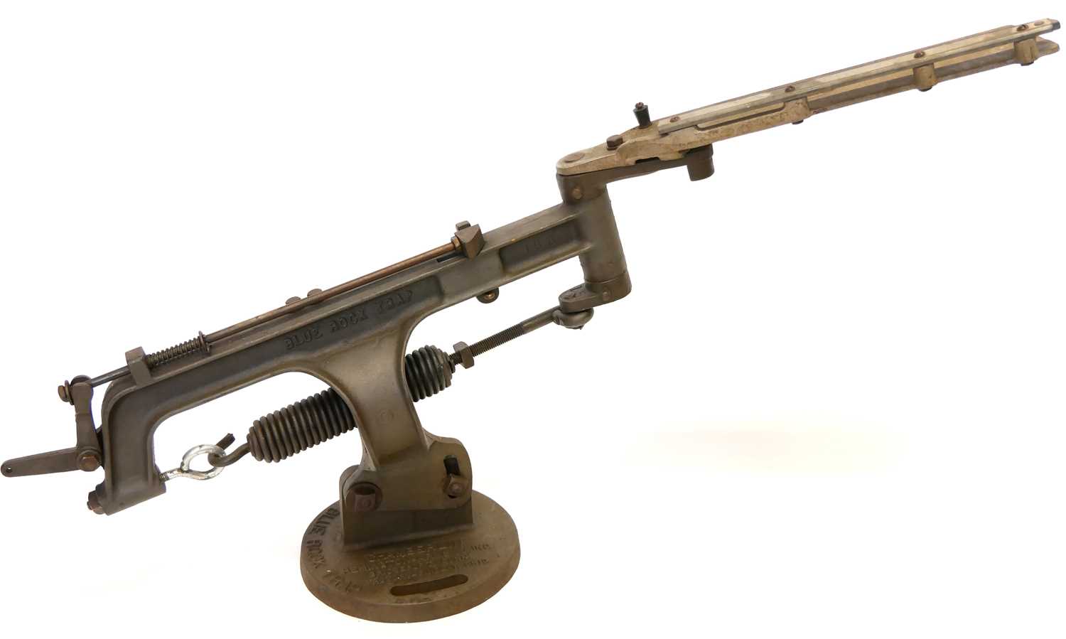 Lot 383 - Remington vintage “Blue Rock” clay pigeon trap.