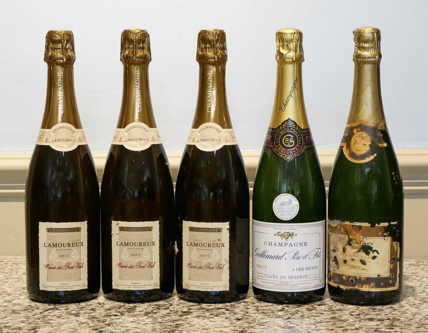 Lot 28 - 5 bottles of mixed Champagne