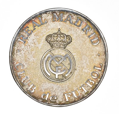 Lot 9 - Liverpool v Real Madrid XI Trofeo "Santiago Bernabeu" participant's medal