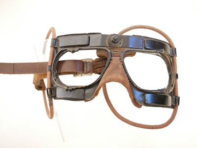 Lot 463 - Flying cap and goggles