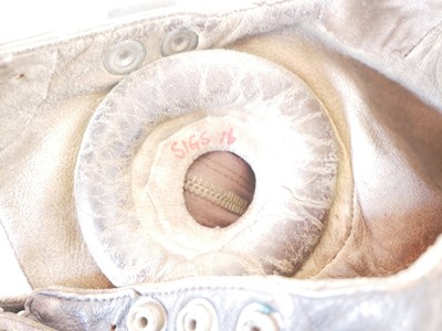 Lot 463 - Flying cap and goggles