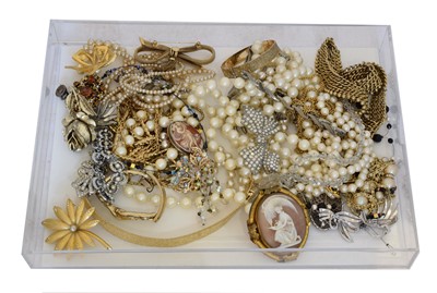 Lot 111 - A large selection of costume jewellery
