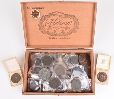Lot 171 - A box of British copper coins, tokens and medallions.