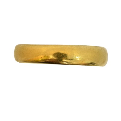 Lot 50 - A 22ct gold band ring