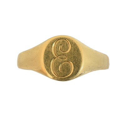 Lot 53 - An 18ct gold signet ring