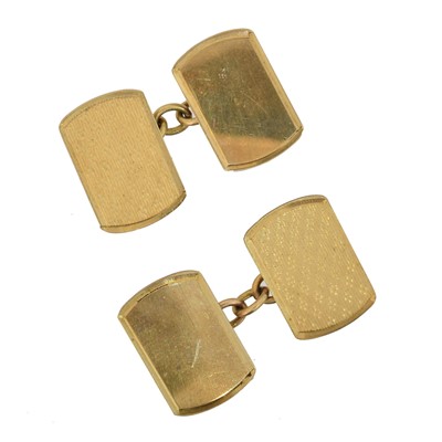 Lot 82 - A pair of 9ct gold cufflinks