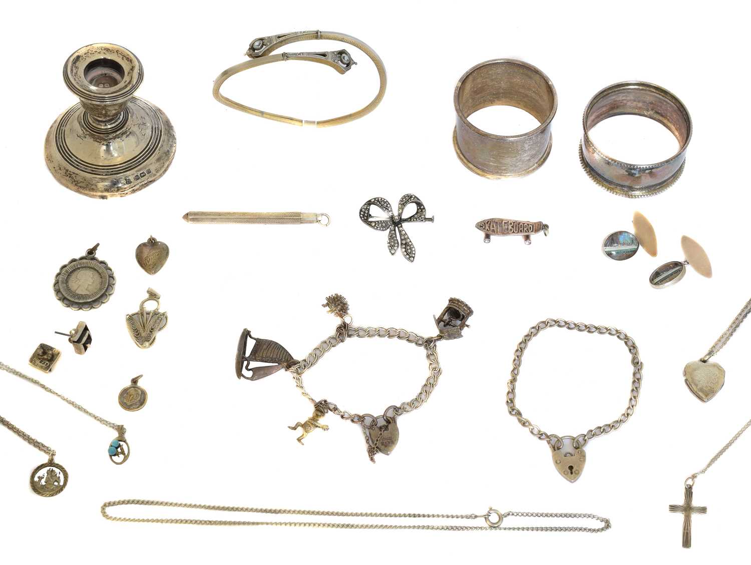 Lot 105 - A selection of silver and white metal jewellery