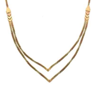 Lot 33 - A 9ct gold chevron necklace