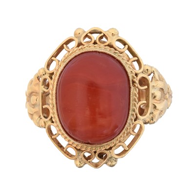Lot 123 - A coral dress ring