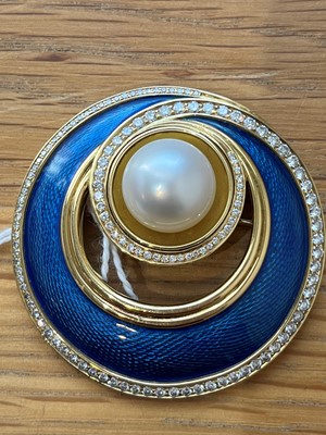 Lot 36 - An 18ct gold cultured pearl, enamel and diamond brooch by Leo De Vroomen