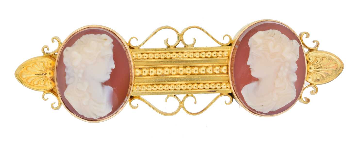 Lot 8 - A Victorian Etruscan cameo brooch