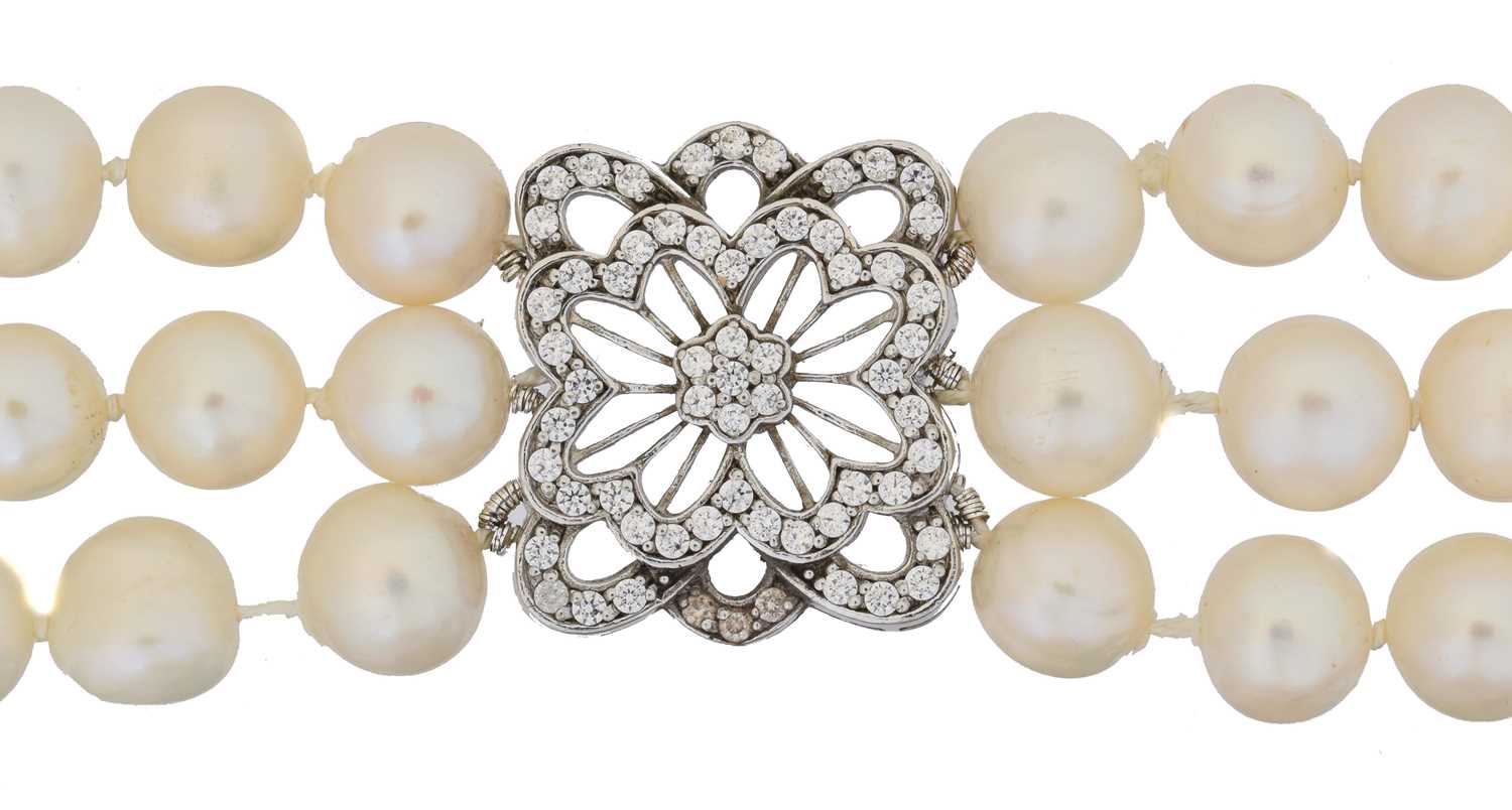 Lot 36 - A cultured pearl necklace