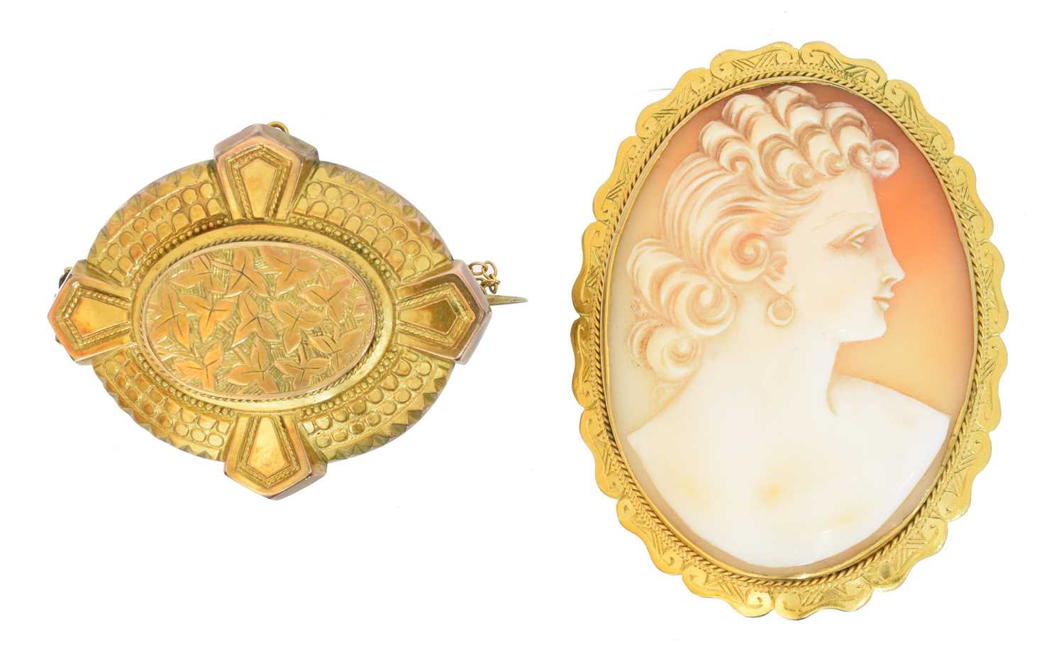 Lot 8 - Two brooches