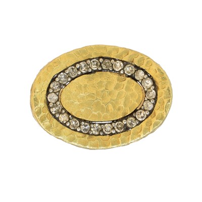 Lot 129 - A diamond dress ring
