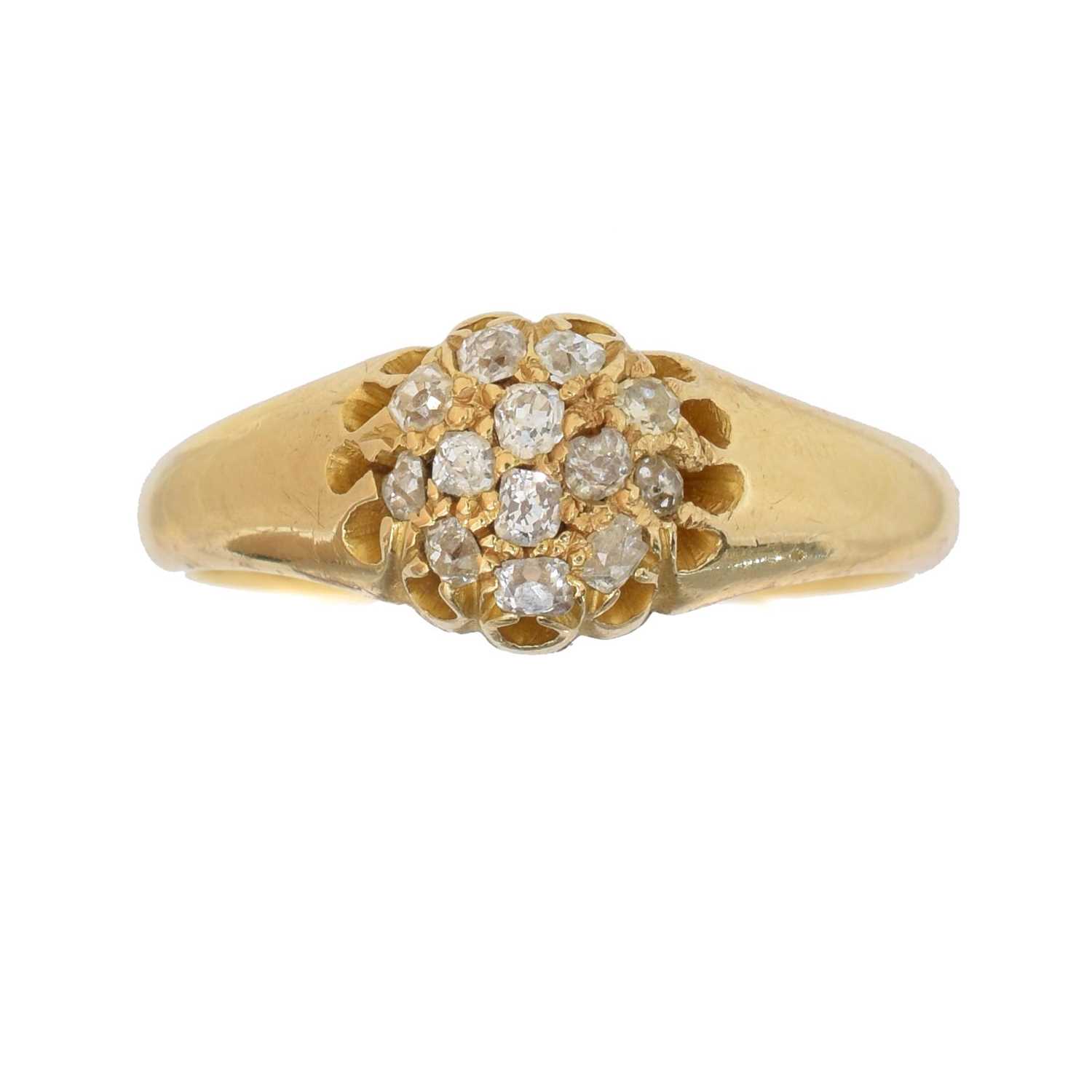 Lot 116 - A late Victorian 18ct gold diamond cluster ring